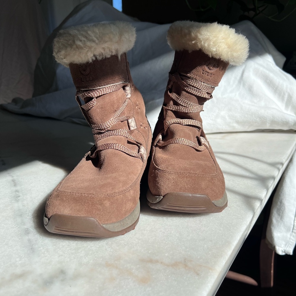 Ulu Suluk Tan Winter Boots with Cream Fur Trim